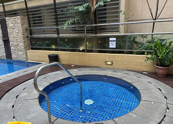 2b Family Suite-150 Newport Boulevard Hotel *
